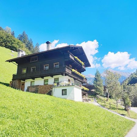 Pretty Holiday Home In Mayerhofen With Balcony マイヤーホーフェン エクステリア 写真