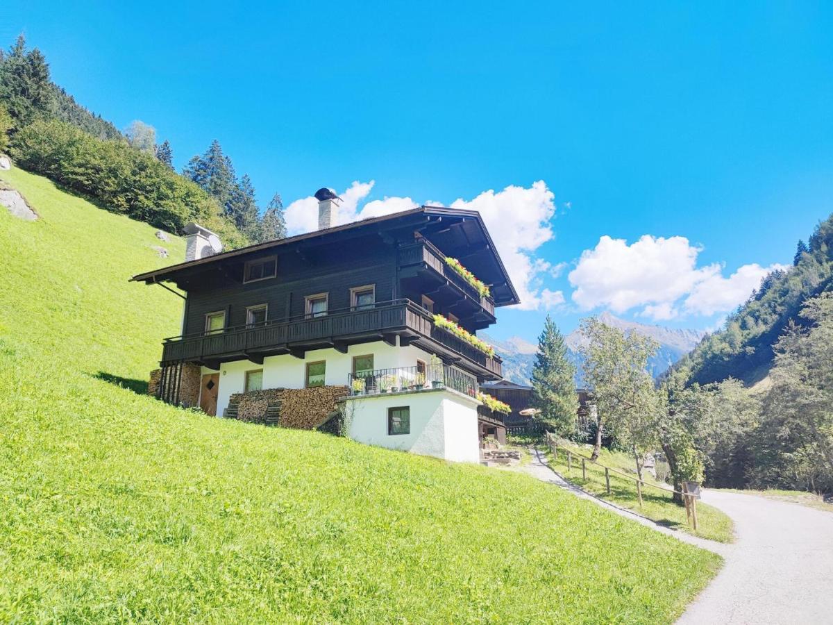 Pretty Holiday Home In Mayerhofen With Balcony マイヤーホーフェン エクステリア 写真
